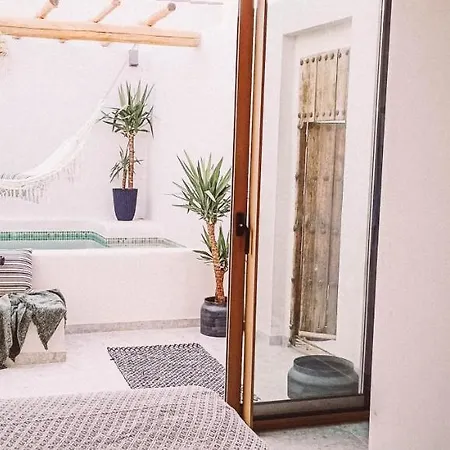 Apartament With Private Pool