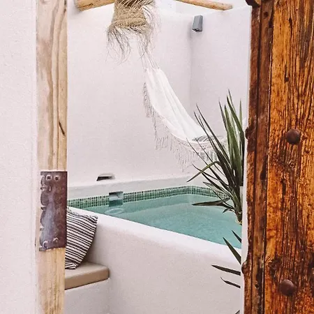 With Private Pool Apartamento