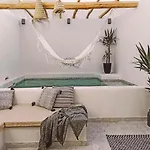 With Private Pool * 龙达