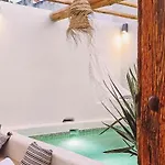 With Private Pool * 龙达